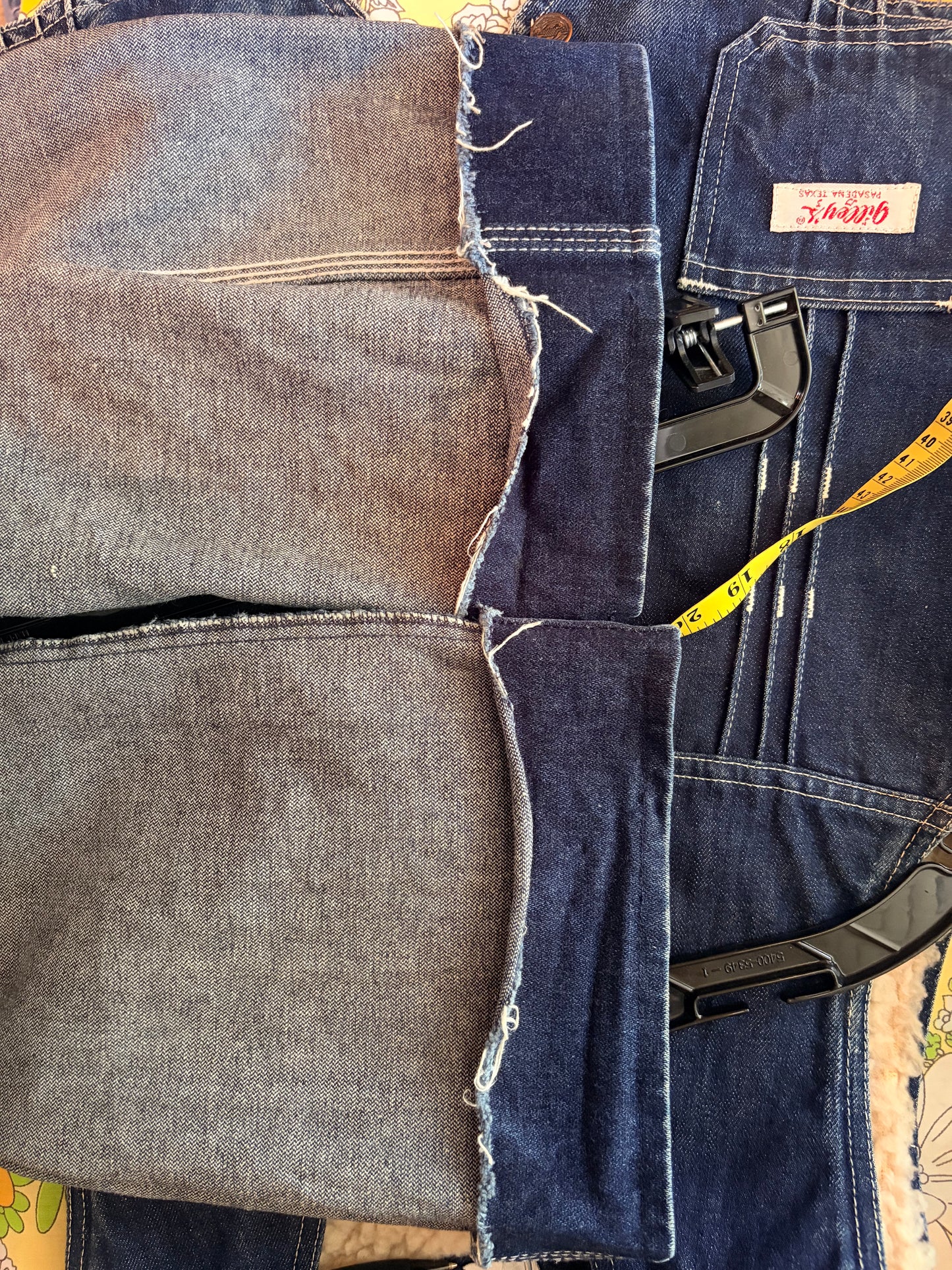 1980's Vintage Gilley’s Pasadena Embroidered Indigo Denim Jeans